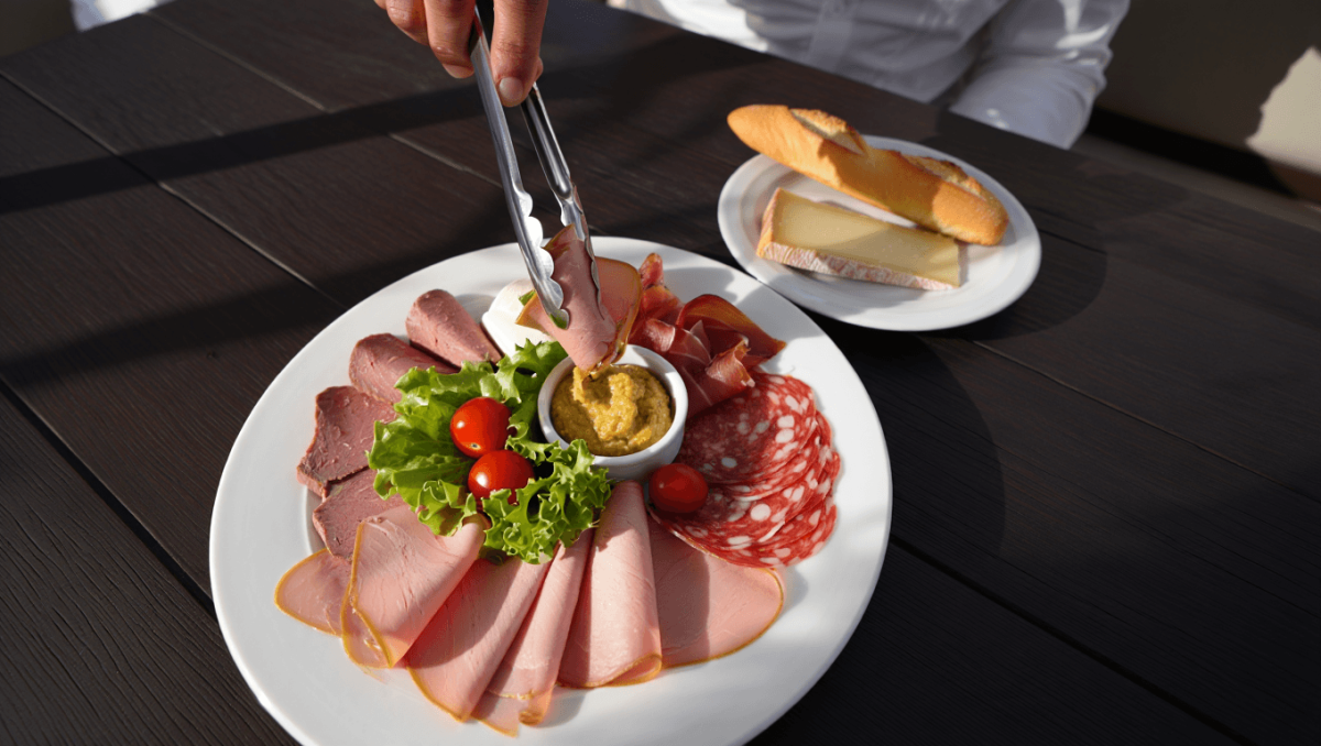 Charcuterie française : moins de sel et de gras, mais toujours des nitrites
