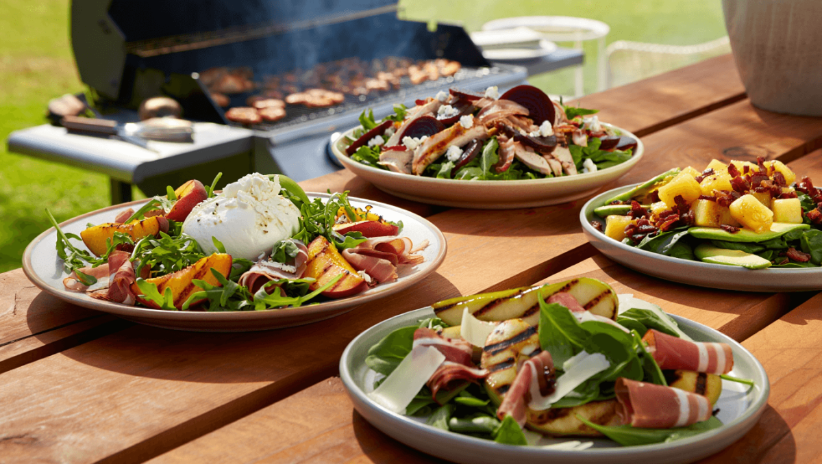 4 salades d’été sucrées-salées pour accompagner les barbecues !
