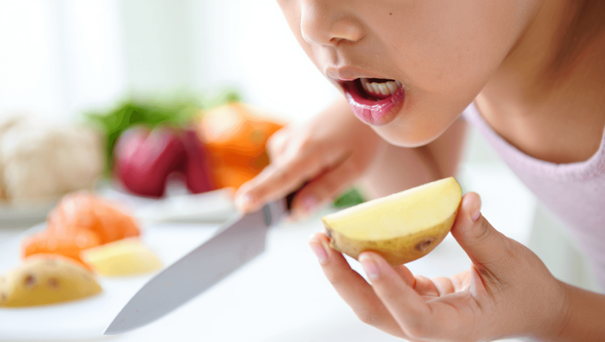 Les aliments qu’il ne faut surtout pas manger crus

