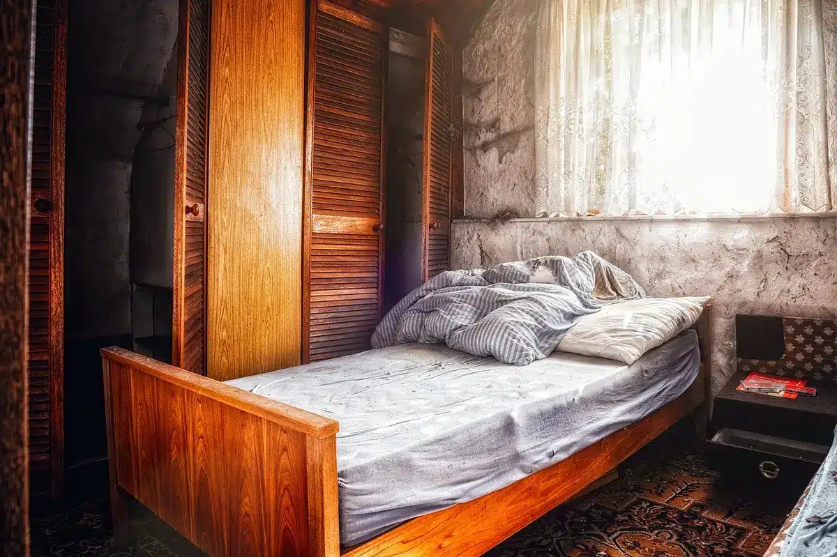 Housse de matelas lavable et protecteur d'oreiller sur un lit
