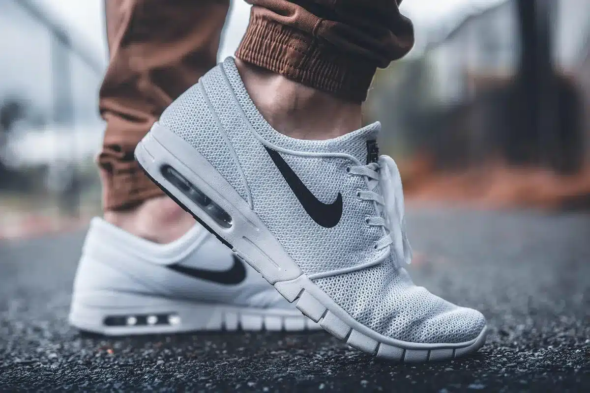 S&eacute;lection de chaussures confortables avec maintien du talon et largeur suffisante pour les orteils.