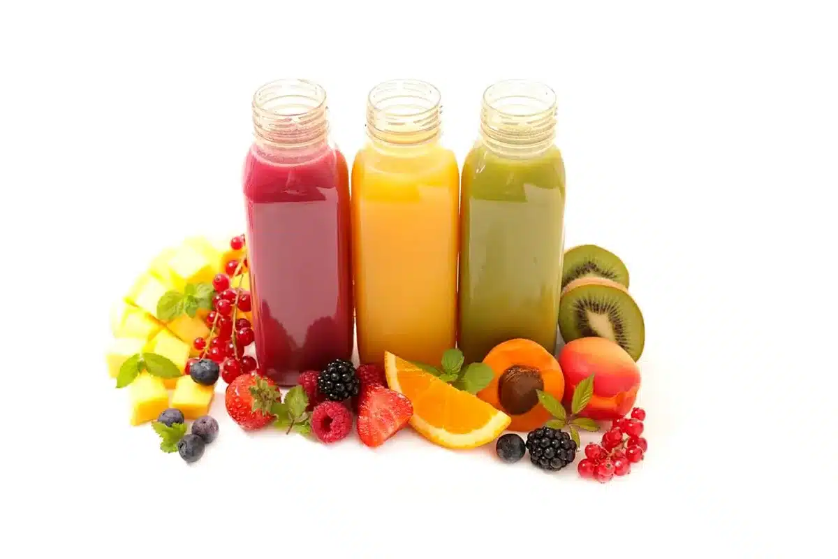 Kiwi coupé montrant la chair verte riche en vitamine C et en fibres